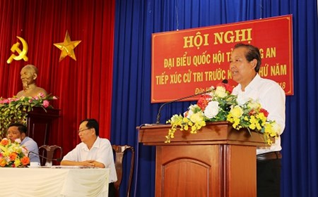 Phó Thủ tướng Trương Hòa Bình tiếp xúc cử tri Long An